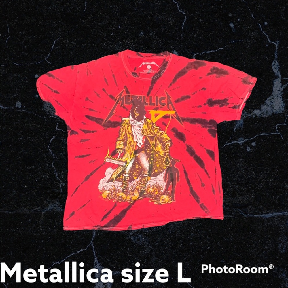Size large metallica shirt from fadhion nova worn regular use